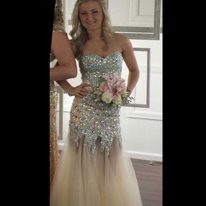 Gorgeous Angela & Alison Formal Gown!!